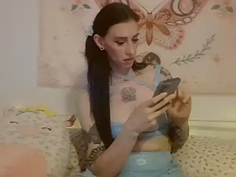 Snapshot of averietheangel chatting on 03/13/25, 06:56 averietheangel online show from 03/13/25, 06:56