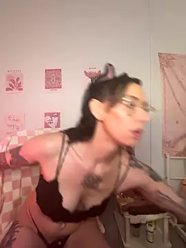 Snapshot of averietheangel chatting on 10/10/25, 09:47 averietheangel online show from 10/10/25, 09:47