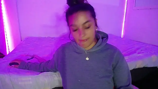 Laurenkenner  online show from 03/18/25, 12:05