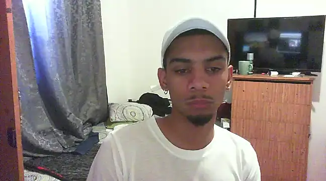 Snapshot of 29YOURZ_28_ chatting on 12/02/24, 06:30 29YOURZ 28 online show from 12/02/24, 06:30