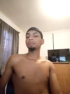 Snapshot of 29YOURZ_28_ chatting on 12/13/24, 05:27 29YOURZ 28 online show from 12/13/24, 05:27