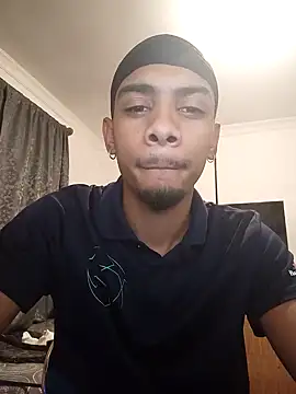 Snapshot of 29YOURZ_28_ chatting on 12/19/24, 06:01 29YOURZ 28 online show from 12/19/24, 06:01