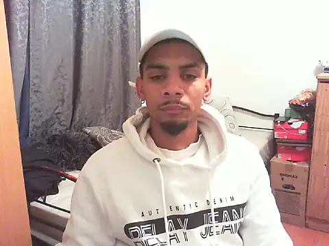 Snapshot of 29YOURZ_28_ chatting on 09/17/25, 09:16 29YOURZ 28 online show from 09/17/25, 09:16