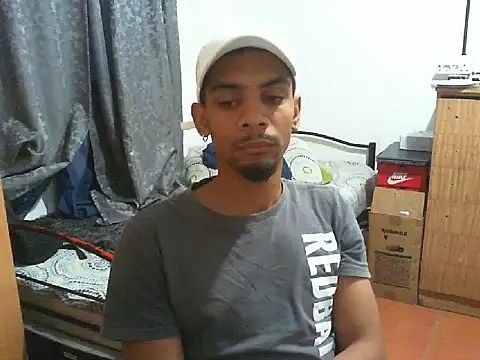 Snapshot of 29YOURZ_28_ chatting on 09/25/25, 05:11 29YOURZ 28 online show from 09/25/25, 05:11