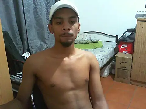 Snapshot of 29YOURZ_28_ chatting on 10/13/25, 03:56 29YOURZ 28 online show from 10/13/25, 03:56