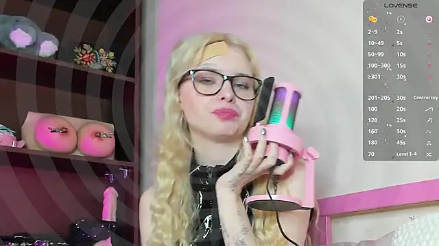 Snapshot of MisssLola chatting on 02/14/25, 05:03 MisssLola online show from 02/14/25, 05:03