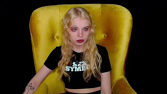 Snapshot of MisssLola chatting on 09/15/25, 02:28 MisssLola online show from 09/15/25, 02:28