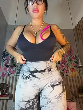 kiim taaylor online show from 11/03/25, 11:44