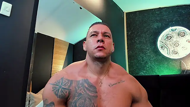 Snapshot of MassimoWalton2 chatting on 12/23/24, 01:08 MassimoWalton2 online show from 12/23/24, 01:08