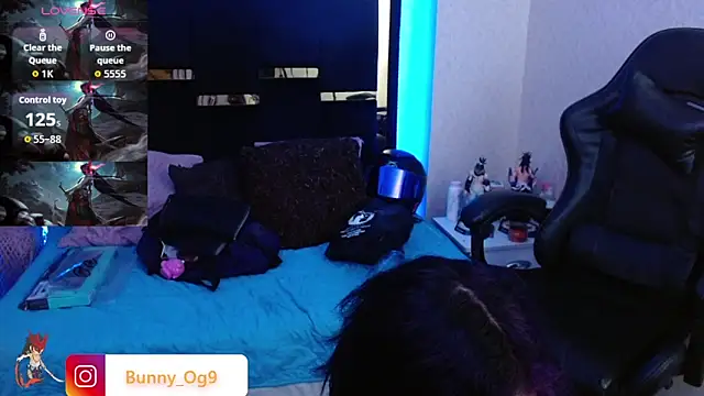 Snapshot of Bunny_O chatting on 04/28/26, 01:37 Bunny O online show from 04/28/26, 01:37