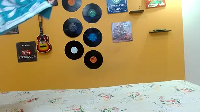 evaleribigtits18 online show from 09/19/25, 02:07