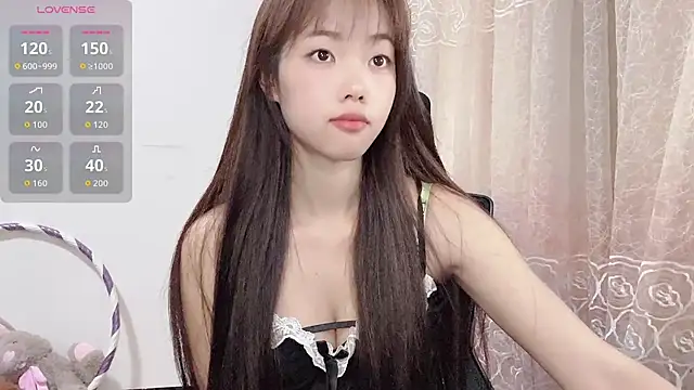 Snapshot of Lvy--v chatting on 11/01/25, 10:45 Lvy--v online show from 11/01/25, 10:45