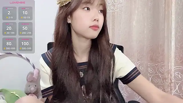 Snapshot of Lvy--v chatting on 11/17/25, 09:31 Lvy--v online show from 11/17/25, 09:31