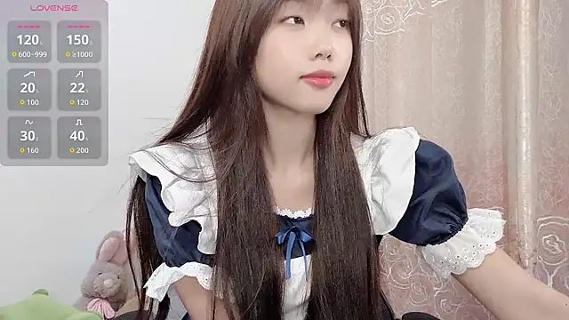 Snapshot of Lvy--v chatting on 11/18/25, 10:47 Lvy--v online show from 11/18/25, 10:47