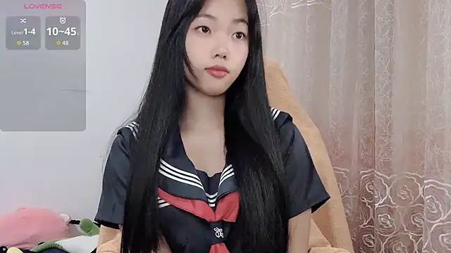 Snapshot of Lvy--v chatting on 05/29/26, 10:19 Lvy--v online show from 05/29/26, 10:19