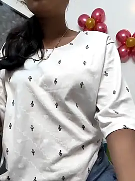 Snapshot of yhona_darling chatting on 05/19/26, 07:53 yhona darling online show from 05/19/26, 07:53