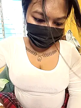 Snapshot of Hot_Urvi chatting on 05/07/26, 03:45 Hot Urvi online show from 05/07/26, 03:45