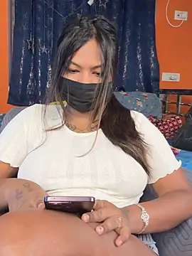 Snapshot of Hot_Urvi chatting on 06/30/26, 12:44 Hot Urvi online show from 06/30/26, 12:44