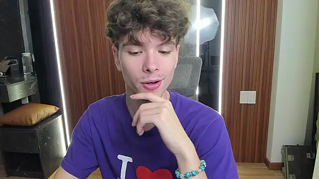 Snapshot of calvin_love_you chatting on 04/24/26, 05:15 calvin love you online show from 04/24/26, 05:15