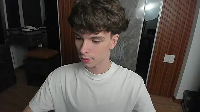 Snapshot of calvin_love_you chatting on 05/16/26, 05:01 calvin love you online show from 05/16/26, 05:01