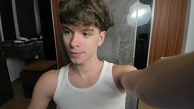 Snapshot of calvin_love_you chatting on 06/06/26, 05:06 calvin love you online show from 06/06/26, 05:06