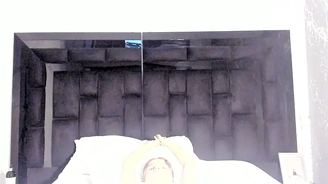 Snapshot of PaigeJayden chatting on 02/01/25, 06:00 PaigeJayden online show from 02/01/25, 06:00