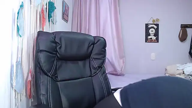 yulieth anamar online show from 12/16/24, 10:34