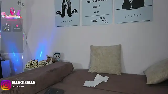 ElleGisellee online show from 11/11/25, 12:32