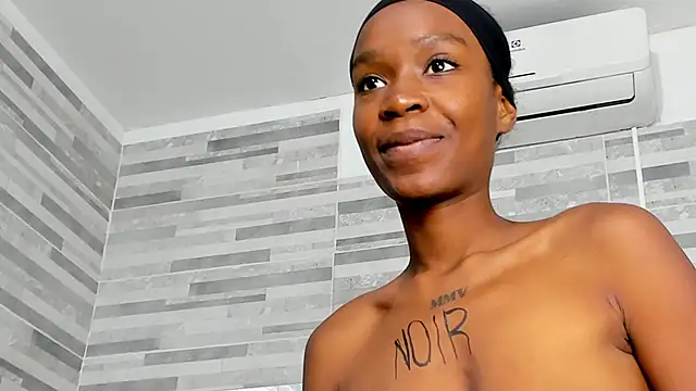 Snapshot of ebony_march chatting on 09/19/25, 07:03 ebony march online show from 09/19/25, 07:03