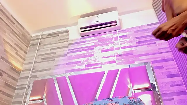 Snapshot of ebony_march chatting on 11/22/25, 06:18 ebony march online show from 11/22/25, 06:18