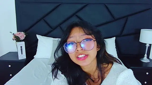 Snapshot of Yommi_Winx chatting on 02/07/25, 06:45 Yommi Winx online show from 02/07/25, 06:45