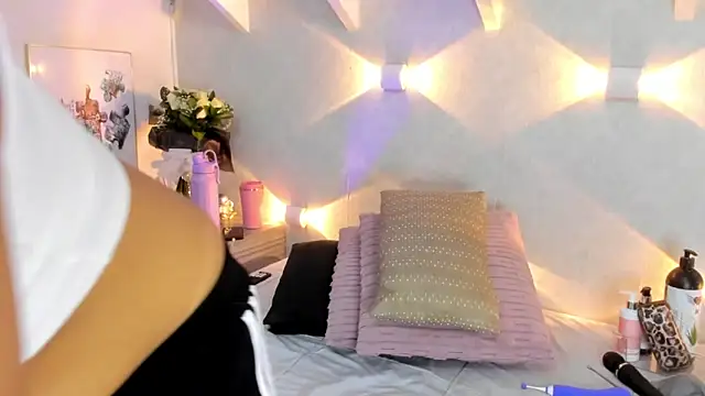 Martina Miiller online show from 04/05/26, 01:19