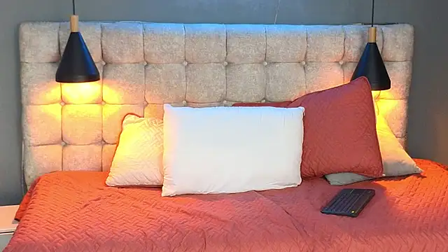 Laia and Aloby online show from 02/22/25, 01:44