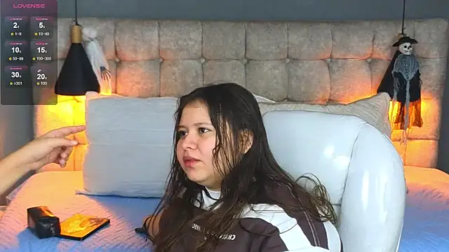 Laia and Aloby online show from 10/11/25, 10:19