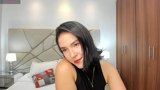 kendaall jenner  online show from 12/31/24, 04:49