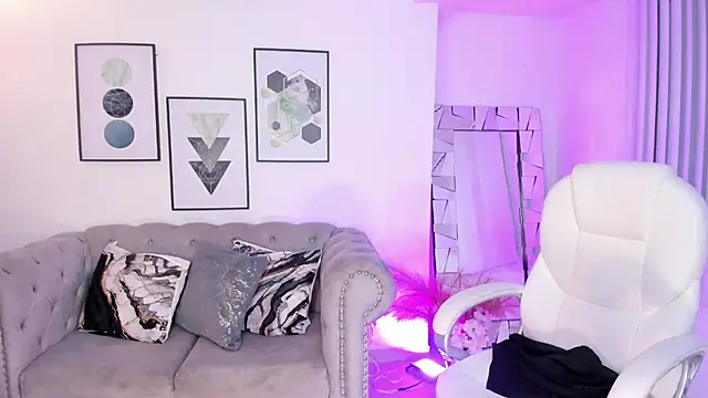 kendaall jenner  online show from 01/17/25, 07:30