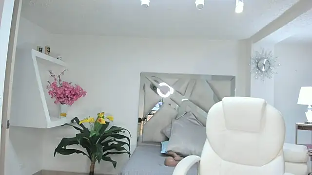 kendaall jenner  online show from 02/01/25, 10:37