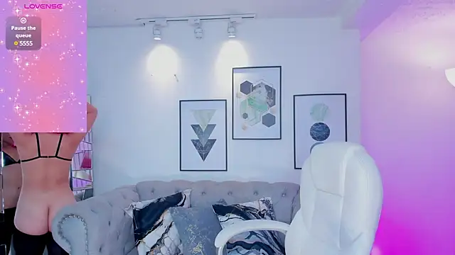 kendaall jenner  online show from 03/16/25, 05:25