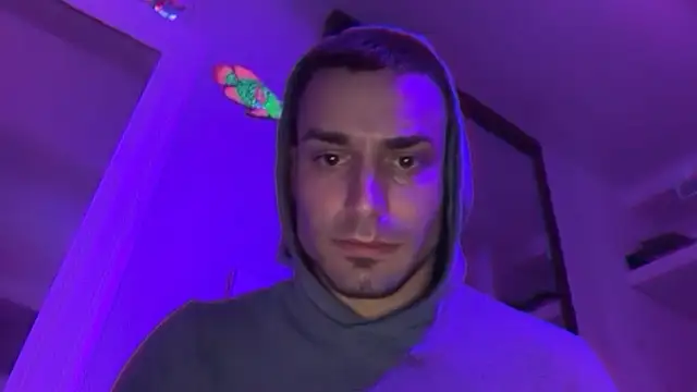 Snapshot of hot_shot_13 chatting on 11/06/25, 03:40 hot shot 13 online show from 11/06/25, 03:40