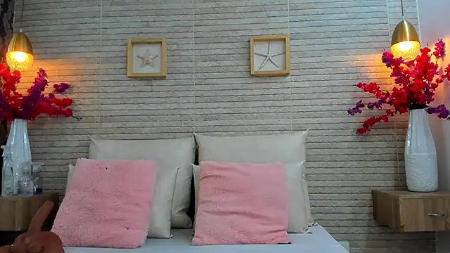 Snapshot of IssabellaLopez chatting on 10/27/25, 12:09 IssabellaLopez online show from 10/27/25, 12:09