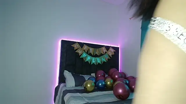 Snapshot of IssabellaLopez chatting on 11/14/25, 12:15 IssabellaLopez online show from 11/14/25, 12:15