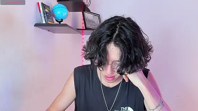 Snapshot of manu_vera chatting on 10/02/25, 08:05 manu vera online show from 10/02/25, 08:05