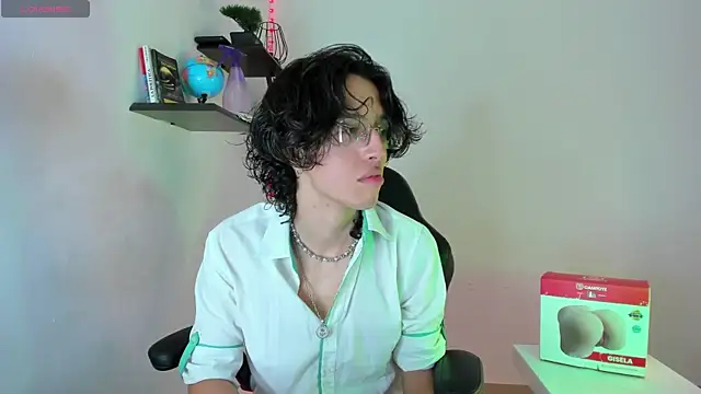 Snapshot of manu_vera chatting on 10/19/25, 02:45 manu vera online show from 10/19/25, 02:45