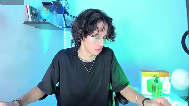 Snapshot of manu_vera chatting on 10/21/25, 02:56 manu vera online show from 10/21/25, 02:56