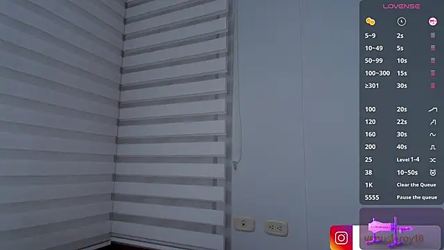 venusleroy  online show from 02/10/25, 12:41