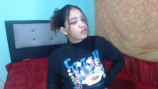 Snapshot of kalipso_n-jones chatting on 12/17/24, 04:53 kalipso n-jones online show from 12/17/24, 04:53