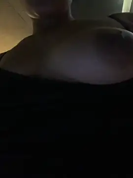 Snapshot of faysexu chatting on 11/18/25, 03:27 faysexu online show from 11/18/25, 03:27