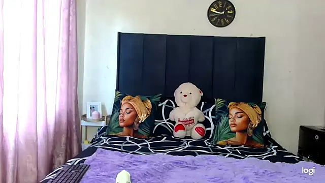 quenliyasa online show from 11/28/25, 10:18