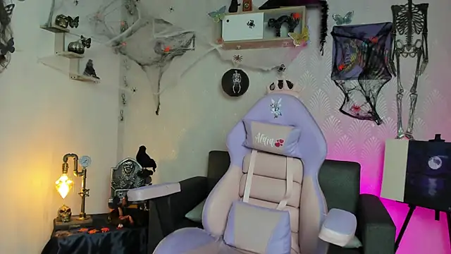 Alaia Love77 online show from 10/28/25, 10:12