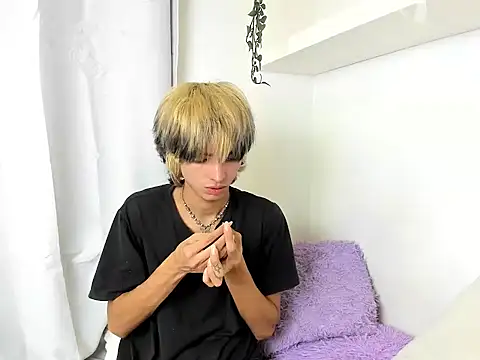 Snapshot of santy-kitty chatting on 12/22/24, 05:12 santy-kitty online show from 12/22/24, 05:12